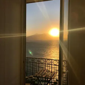 Lux 3*, Neapel Italien
