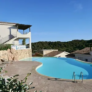  Appart hôtel Con Piscina A 4 Km Da Baja Sardinia
